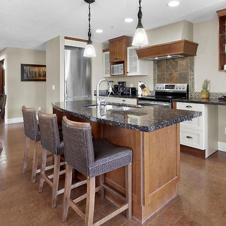 Sunset Ridge - Luxurious Corner Condo - Spectacular Mt Views With Open Pool! แคนมอร์ ภายนอก รูปภาพ